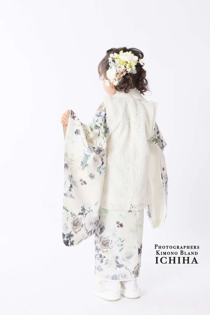 3歳白レース被布着物