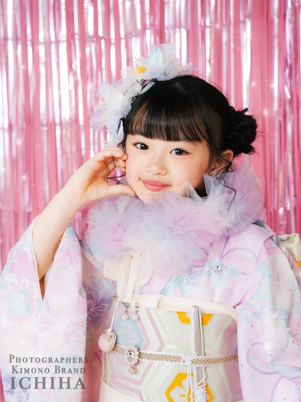 七五三着物レンタルにおすすめの、Swarovski®クリスタル使用ゆめかわシャボン玉古典柄の7歳女の子用着物です。