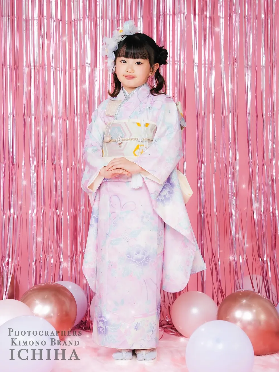 七五三着物レンタルにおすすめの、Swarovski®クリスタル使用ゆめかわシャボン玉古典柄の7歳女の子用着物です。