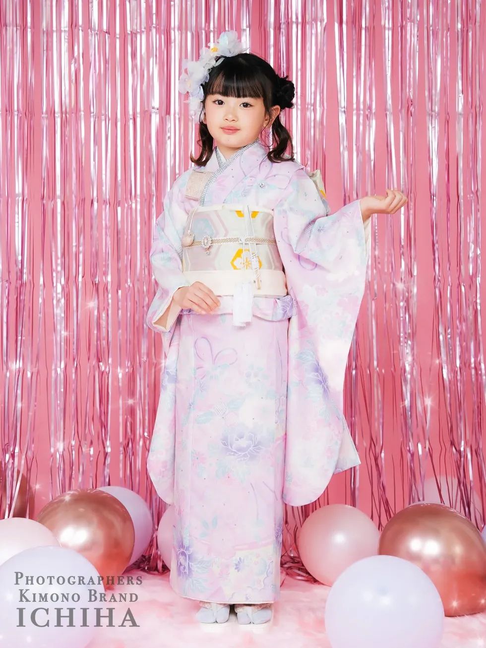 七五三着物レンタルにおすすめの、Swarovski®クリスタル使用ゆめかわシャボン玉古典柄の7歳女の子用着物です。