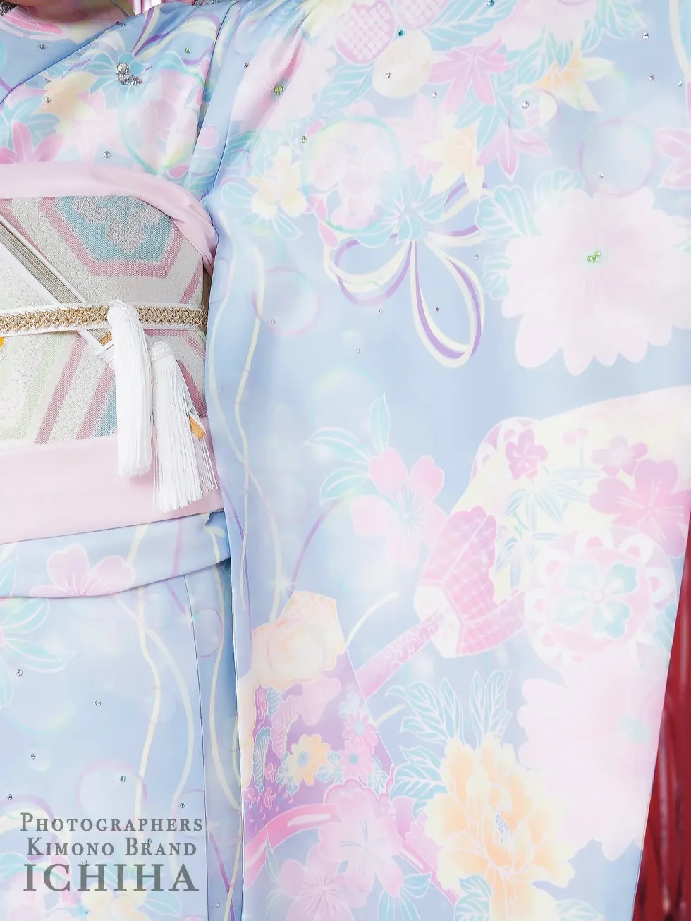 七五三着物レンタルにおすすめの、Swarovski®クリスタル使用ゆめかわシャボン玉古典柄の7歳女の子用着物です。