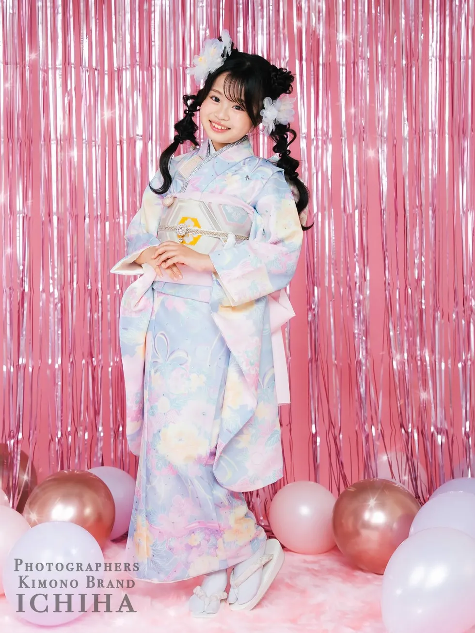 七五三着物レンタルにおすすめの、Swarovski®クリスタル使用ゆめかわシャボン玉古典柄の7歳女の子用着物です。