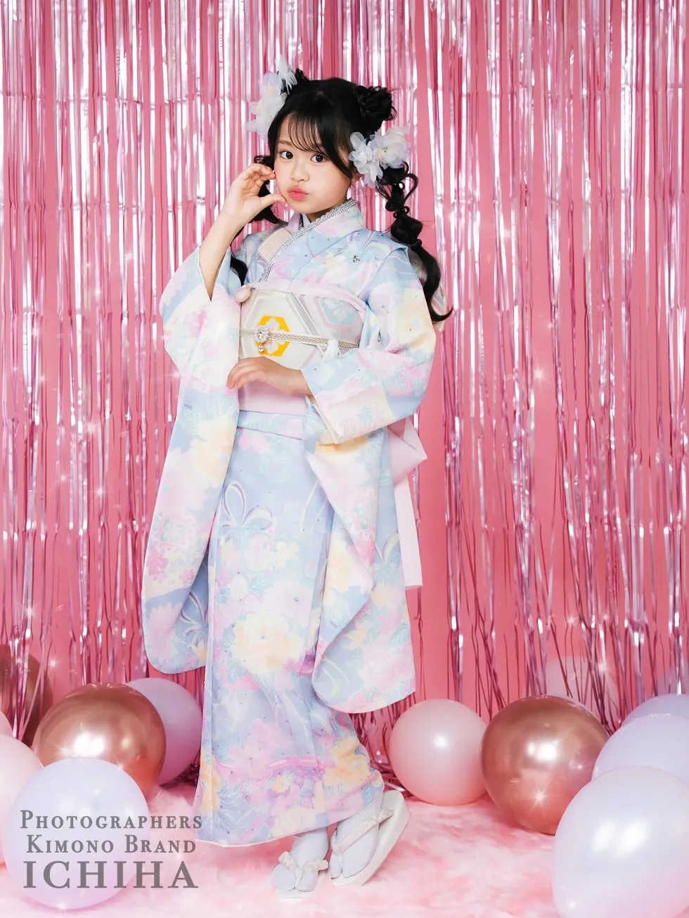 七五三着物レンタルにおすすめの、Swarovski®クリスタル使用ゆめかわシャボン玉古典柄の7歳女の子用着物です。