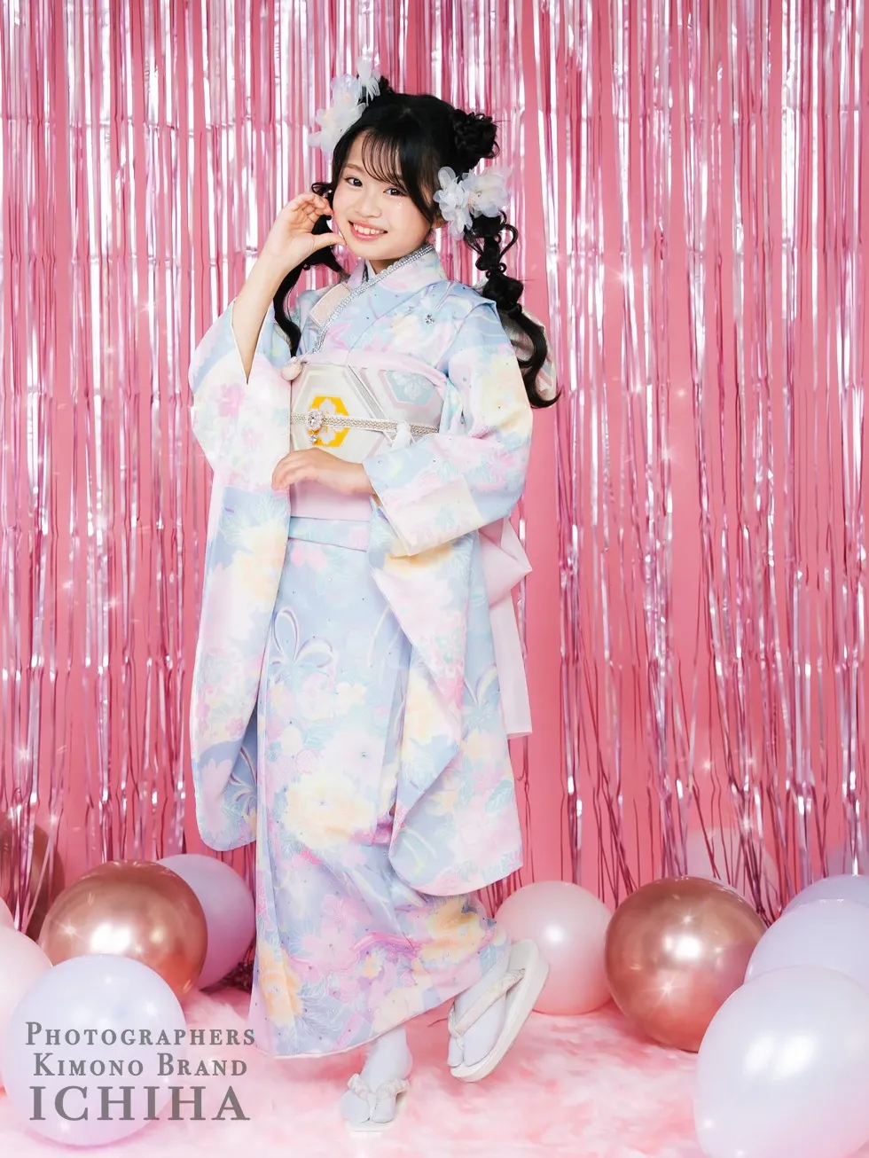 七五三着物レンタルにおすすめの、Swarovski®クリスタル使用ゆめかわシャボン玉古典柄の7歳女の子用着物です。