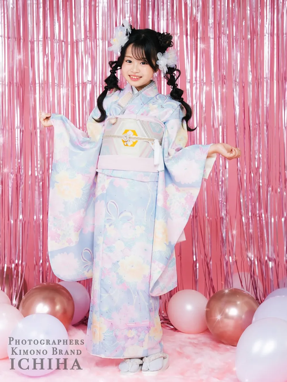 七五三着物レンタルにおすすめの、Swarovski®クリスタル使用ゆめかわシャボン玉古典柄の7歳女の子用着物です。