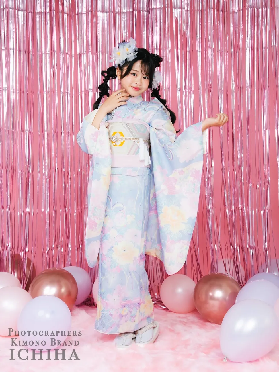 七五三着物レンタルにおすすめの、Swarovski®クリスタル使用ゆめかわシャボン玉古典柄の7歳女の子用着物です。