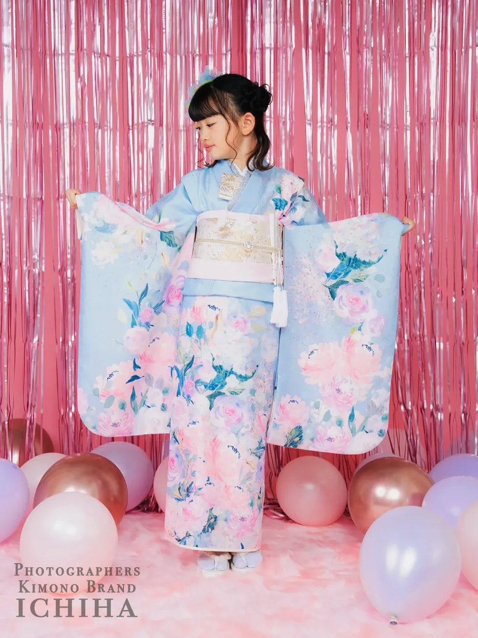 まるで大人の振袖のような豪華な帯留です！揺れるクリスタルビジュー帯留がカワイイ。